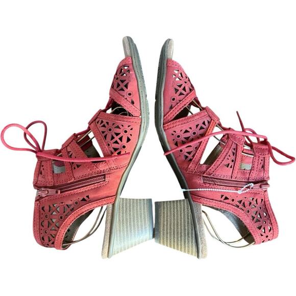 NWOT Earth Origins Carey Block Heel Perforated Strappy Sandals Bright Coral 9 - Picture 10 of 15